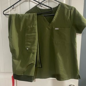 Xsmall figs olive green scrub set
